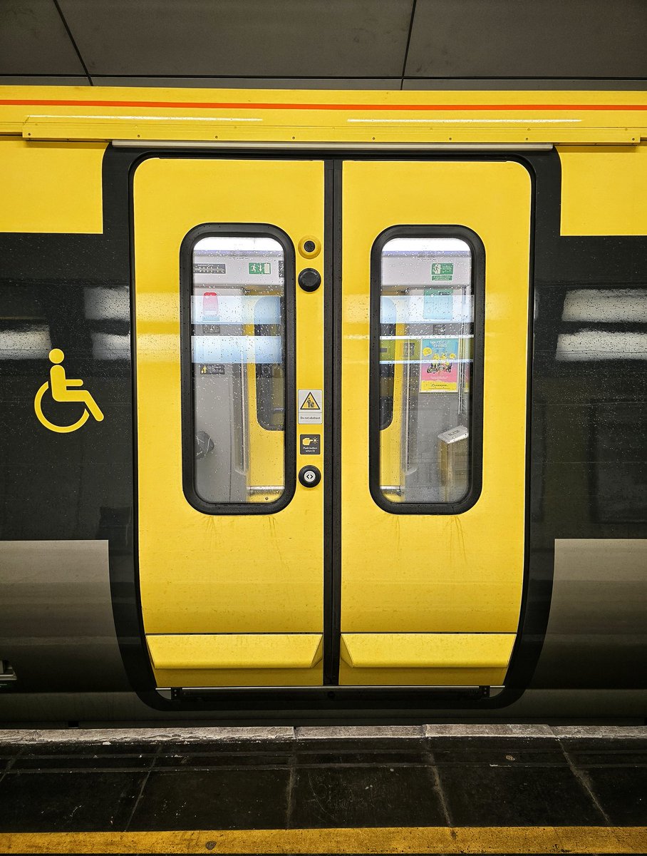 🚋As one door closes... @merseyrail 🚋

@samsunguk #s24ultra
.
.
.

#merseyrail #train #trainstation #mersey #trainphotography #trainsofinstagram #liverpoolphotography #scousescene #igmersey #trainlover #scousephotography