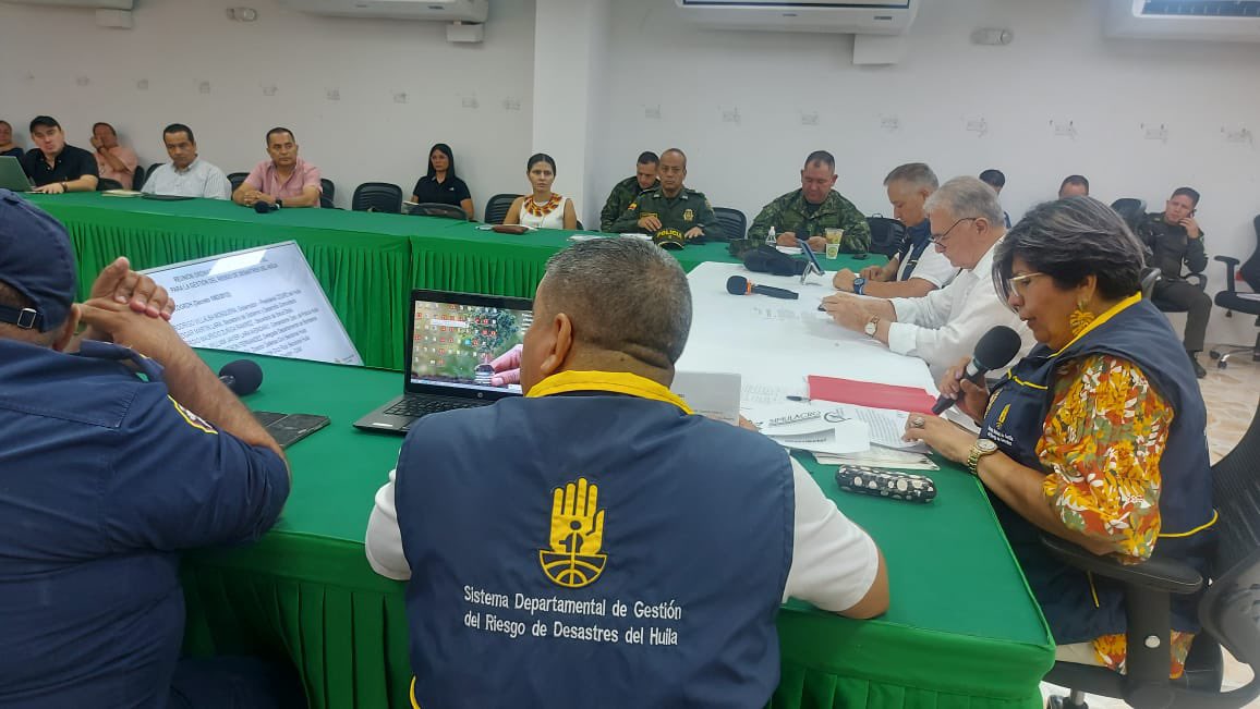 #Ahora el Cdte. de la #NovenaBrigada en el #Huila, participa de la reunión para la preparación y respuesta frente a la temporada de lluvia, con el propósito de contribuir, desde las capacidades diferenciales del @COL_EJERCITO para enfrentar cualquier emergencia. #SiempreATuLado.