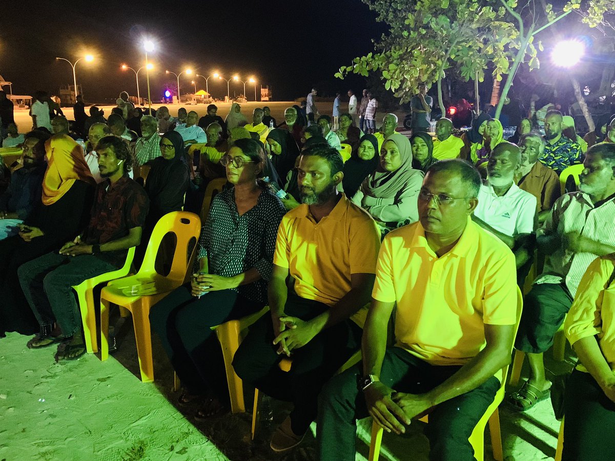 ޅ. ނައިފަރުގެ @MDPSecretariat ގެ ކެންޑިޑޭޓު @yaasy7 އާއެކު މިރޭ ކުރިއަށްދާ ބާބަކިއު އިވެންޓުގައި ކުރެންދޫގެ ކެންޑިޑޭޓް @ali_niya އާއި އެކު އެމްޑީޕީގެ ކުރީގެ ޗެއަރޕާސަން @MariyaDidi ބައިވެރިވެ ވަޑައިގަތުން ⚖️✔️ #Majlis20 #MisraabuHamaMagah