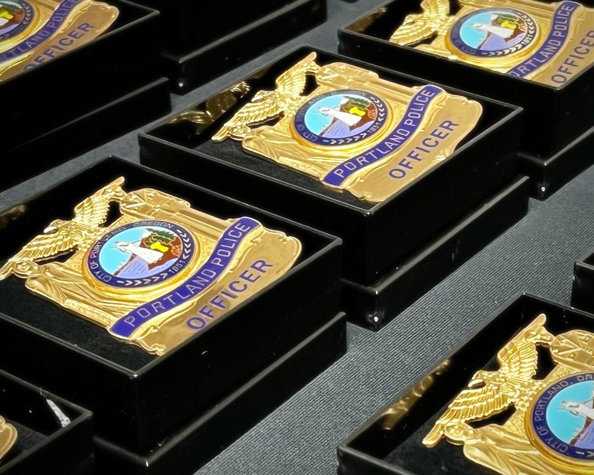 PPBJobs's tweet photo. Today the @portlandpolice swore in thirteen new Police Officers and appointed one Public Safety Support Specialist.  Ready to start your career today? 

https://t.co/2uIrR8pTnO

#policecareers #hiring #policejobs https://t.co/AzcCBNJUdl