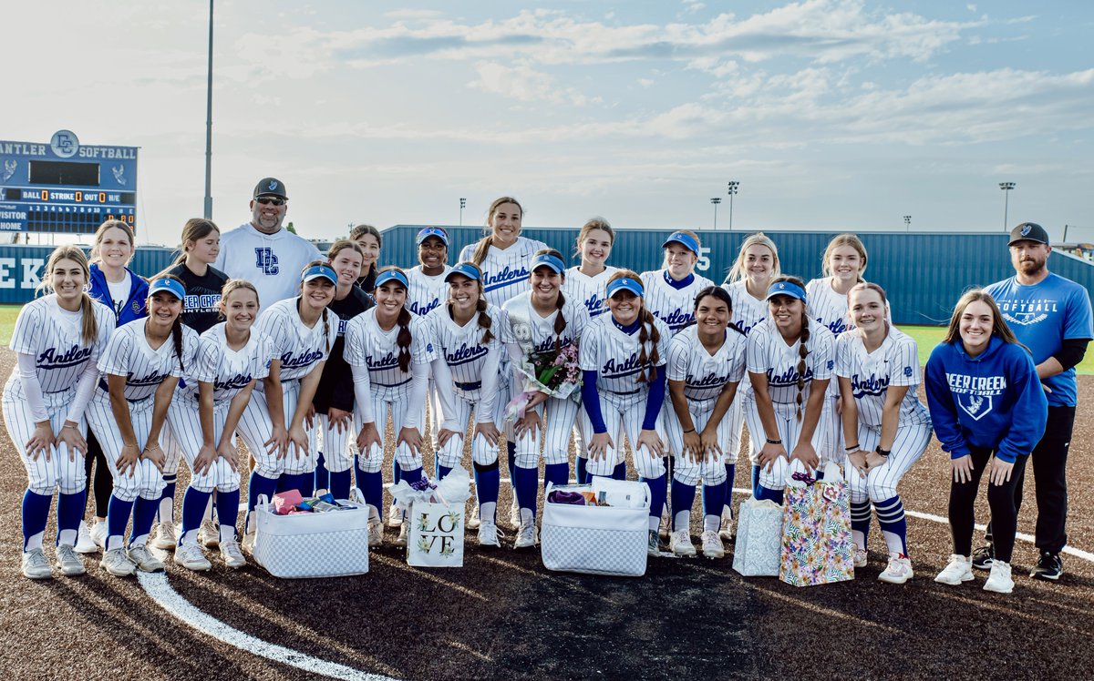 Senior Night for our one &amp; only <a href="/dc_softball/">Deer Creek Softball</a> slowpitch senior <a href="/HouskaRylee/">Rylee Houska</a> 💙🔥 #GoCreek