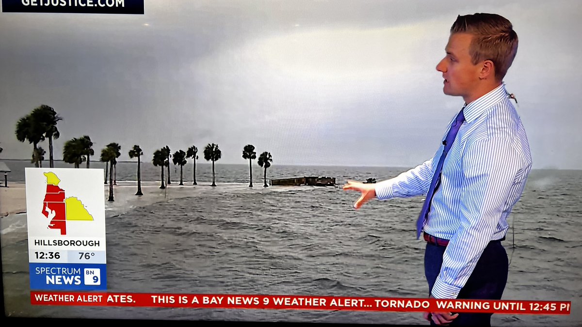 You can see why the coastal flood warning is in effect for this afternoon as the winds shift from the west, it pushes the water up against the coast. #FLwx @BN9