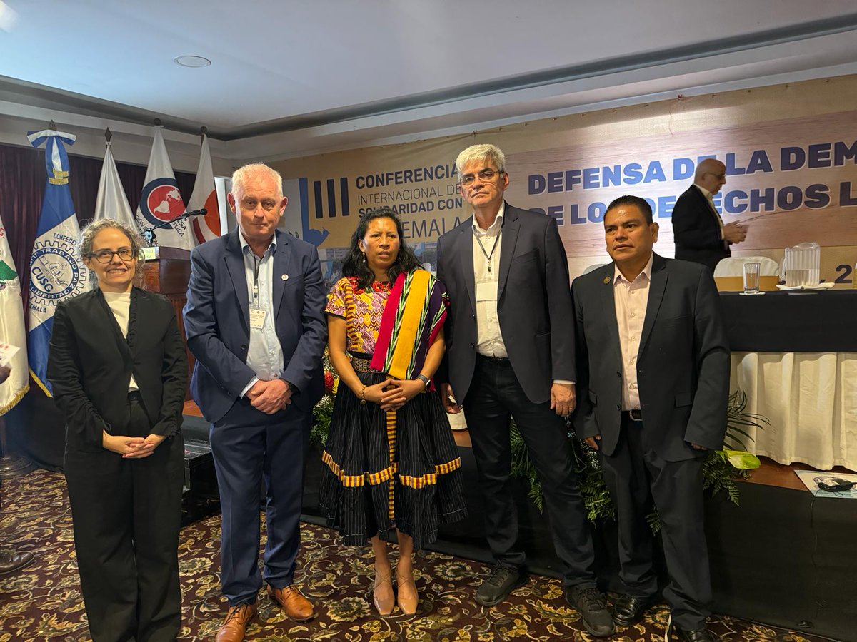 El Secretario General de la CSA @RafaelFreireCSA en la Conferencia Internacional de Solidaridad con #Guatemala al lado de la Ministra de Trabajo @MiriamRoquel, el Secretario General de la @ituc @luc_triangle y #AnaVirginia de @OITAmericas y Luis López de la Mesa Guatemala.