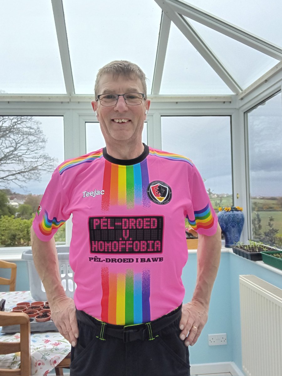 Diolch @LLTFC @TeejacSports a great new shirt .
Football is for all 
#FootballvHomophobia