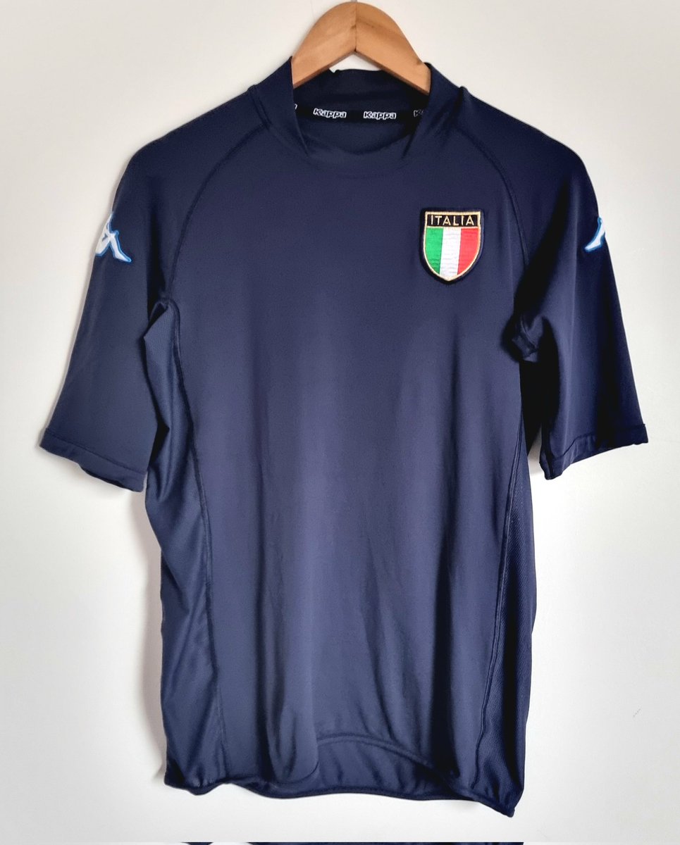 Anyone seen this before? Buffon wore navy, black and grey in 2002 but they all had the sleeve stars, this doesn't. All other details are spot on, possibly a training kit?
