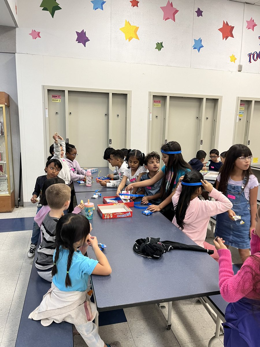 burbankabc's tweet photo. VIP Attendance Recess happening now! Games and Dancing! @burbankabc https://t.co/B295UXUGU0