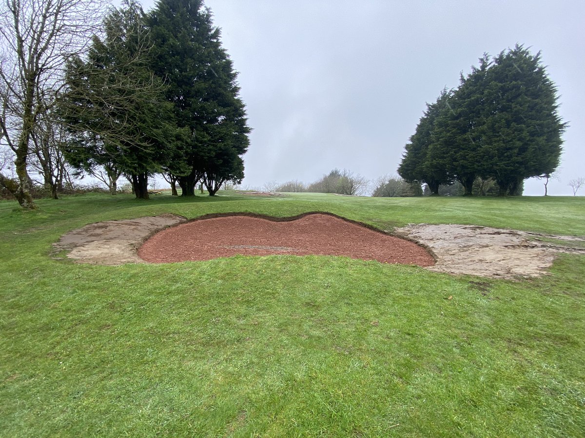 Bit of a change to this bunker. 1 of 12 bunkers shaped out and stones this week. @ecobunker @PontypriddGC