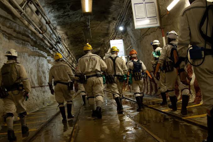 AffluentialNews's tweet photo. JOB CUTS

Sibanye-Stillwater has announced additional restructuring plans at some of its SA gold mining operations that could result in 3,100 job losses. https://t.co/1JnbD6d8hZ