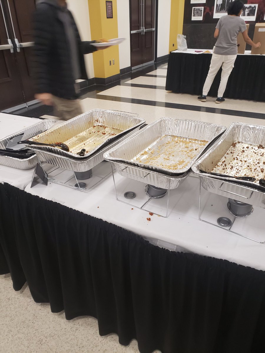For Graduate Student Appreciation Week, the U offered us a Taco Bar from 11-1. By 11:30, they were out of food and WATER (somehow? Besties it's literally free) Don't you feel #appreciated?