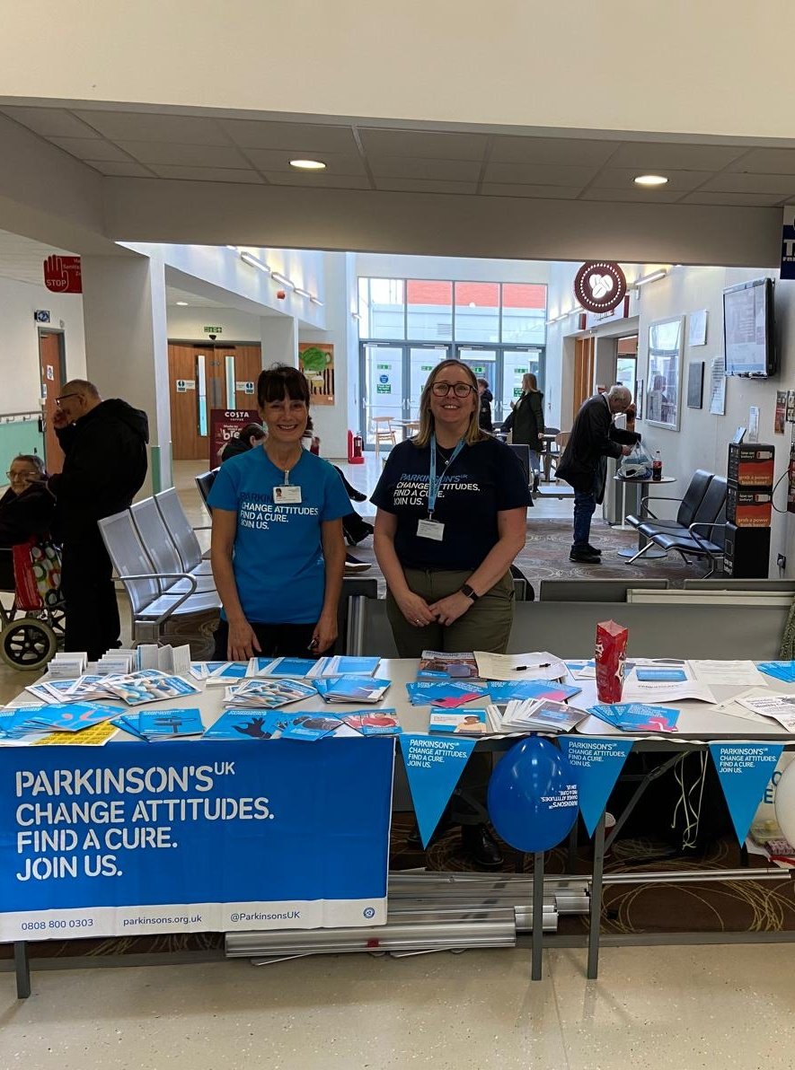 tameside_cnrt's tweet image. Our team and our local @ParkinsonsUK advisors were at Tameside Hospital today raising awareness for #WorldParkinsonsDay! Thanks to everyone who came along #ParkinsonsAwareness