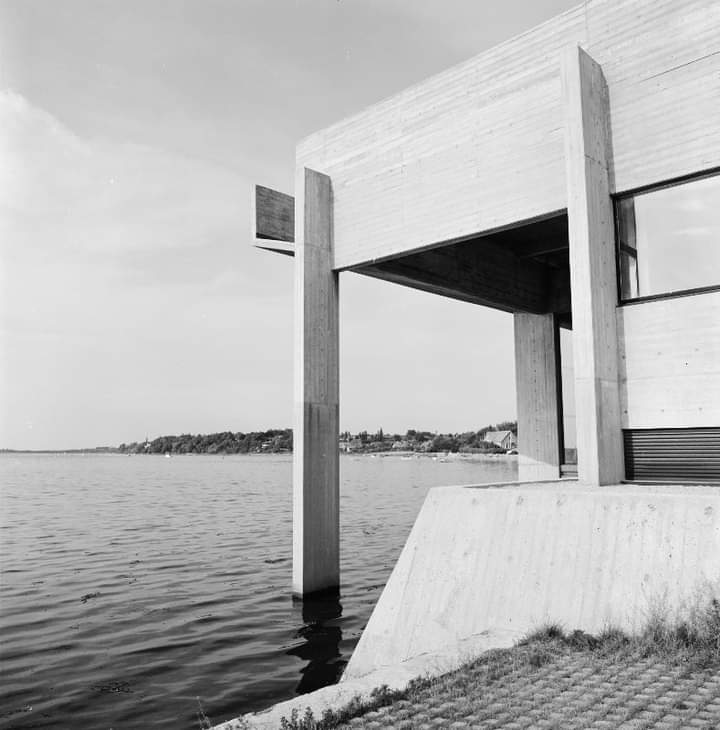 Viking Ship #Museum in Roskilde, Denmark...1967-68 by Erik Christian #Sørensen 1922-2011 #architecture #arquitectura da.wikipedia.org/wiki/Erik_Chri… vikingeskibsmuseet.dk/nyheder/articl…