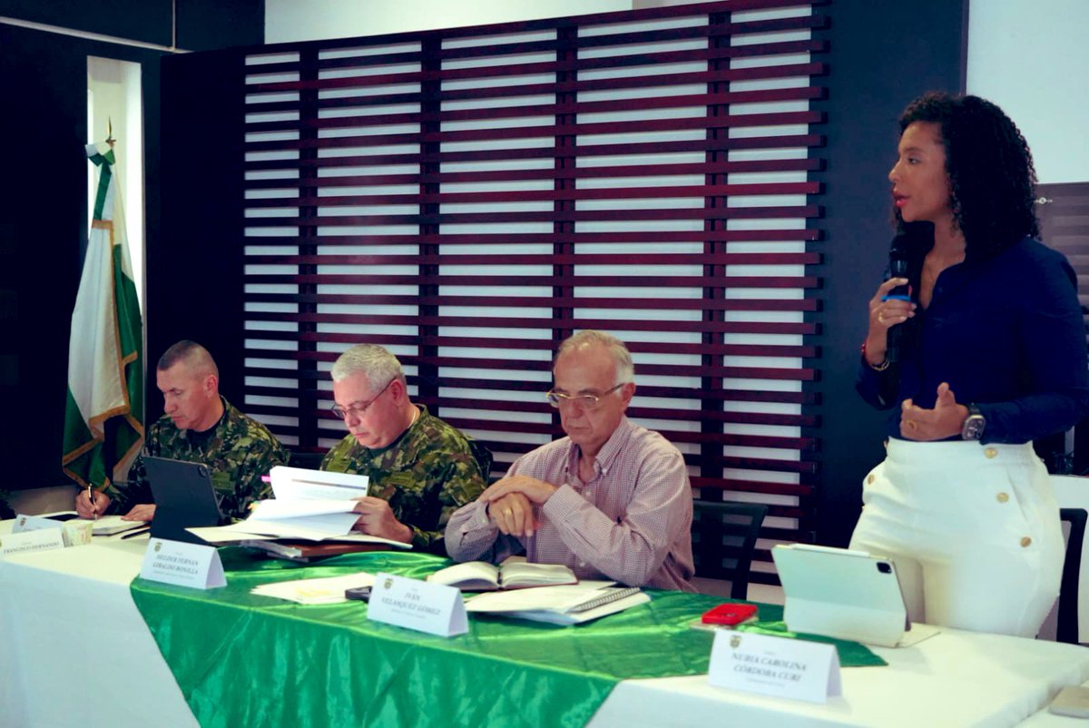 #Ahora| Con el propósito de fortalecer estrategias de seguridad por las comunidades del #Chocó y de escuchar las autoridades locales, participo en consejo de seguridad liderado por @mindefensa, acompañado @FuerzasMilCol, cúpula militar y policial, @GobChoco y alcaldes en Quibdó