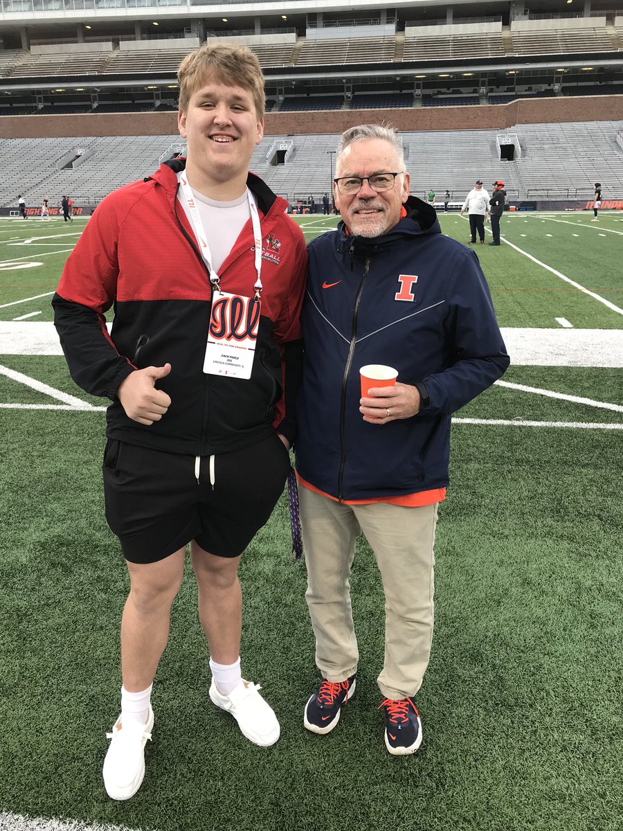 Had an absolute awesome day at the 11th Spring Practice for @IlliniFootball thanks @BretBielema @coachPatRyan for the incredible experience of Illini Football @Coach_BMiller @UIFballRecruits @CoachSilkowski @RailersFootball