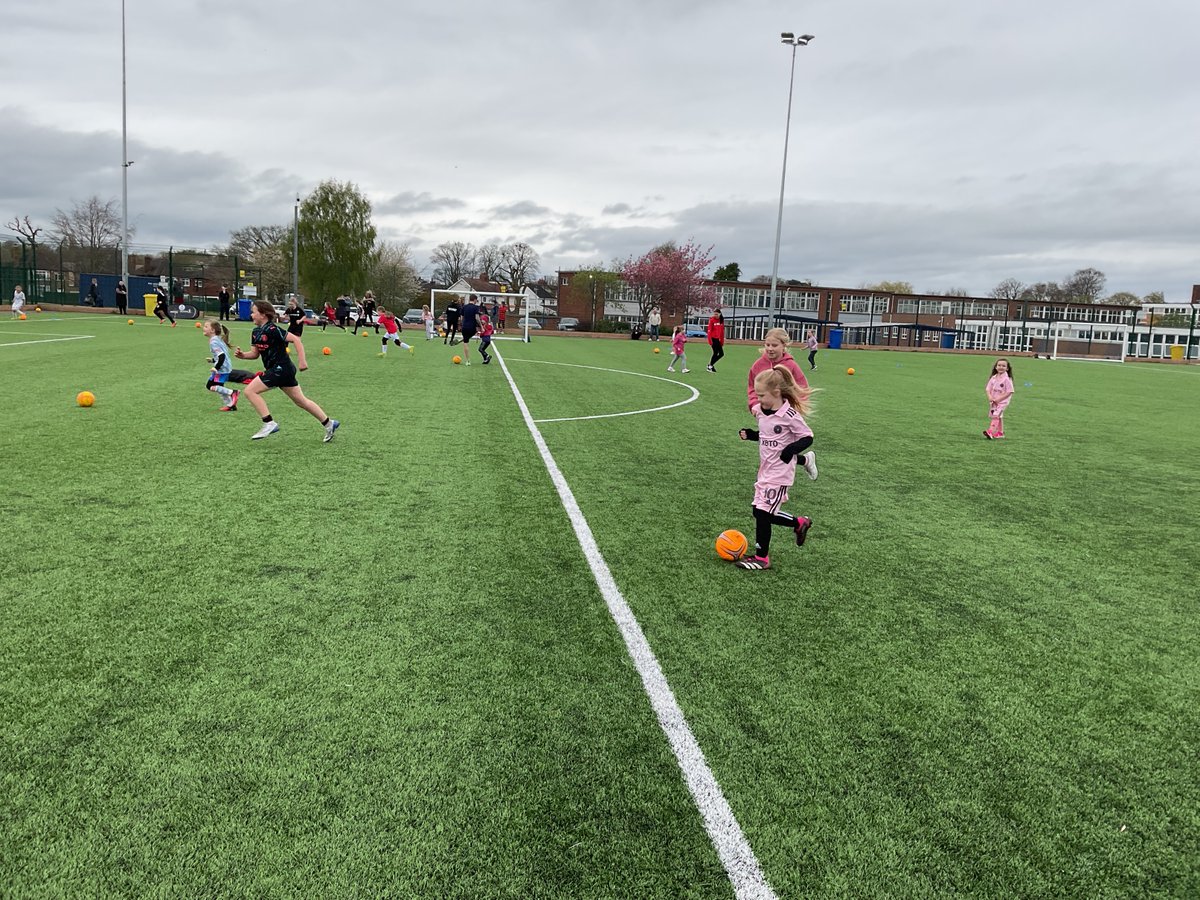 Some great skills being produced at our Active Wrexham primary girls football @sportwales @actifnorthwales @RhosnesniHigh @wrexham @wrexhamcbc @WrexhamAFCWomen