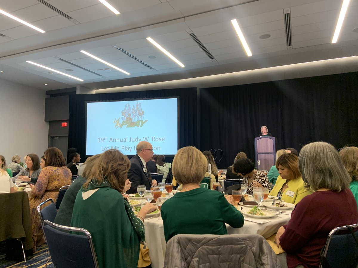 My last round of #NinerNationGives donations must recognize @CharlotteTFXC Riley Felts + my new buddies from @charlottewsoc all of whom were on hand for the @JudyRose4949 #LetMePlay Luncheon. 💚⛏️🏃‍♀️➕⚽️- 👀 @Fratetastic @BrandiFontaine @maceybader @_charliharris @AutumnW66874047