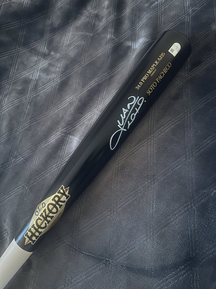 Thank you again @SorareMLB for the Juan Soto bat!! One of my favorite players! 🤩