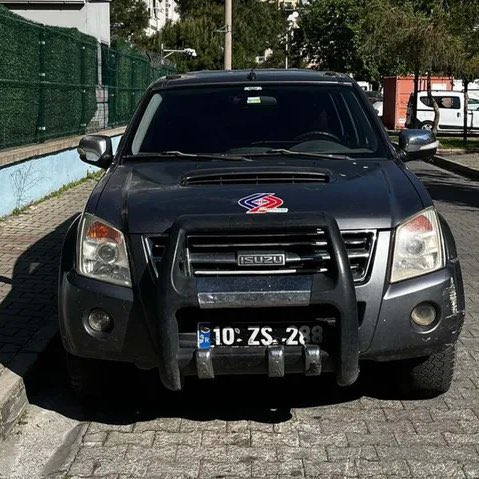 Balıkesir'de resmi plakalı araç çalan 13 ve 16 yaşlarında iki çocuk İzmir'de yakalandı.