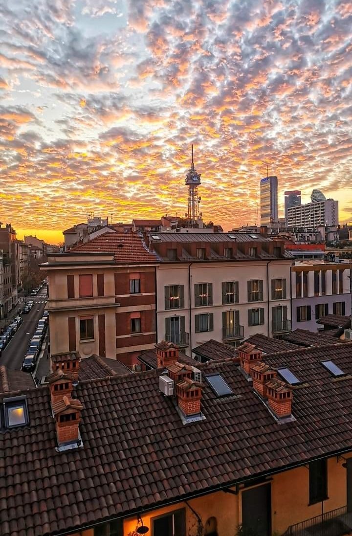 Frammenti di cielo buona serata 

#11Aprile #Milano #buonaserata

Foto di Antoine - Via Canonica (Antenna RAI)