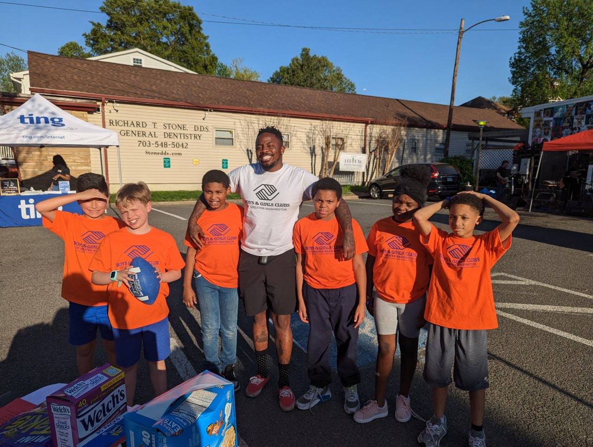 Due to weather, tonight's First Thursday: Del Ray in Bloom (take two!) is CANCELLED.  Bring your gardening enthusiasm to <a href="/DelRayCitizens/">Del Ray Citizens</a> Garden Fest on 4/21! 
Snacks and juice boxes for ALX Boys &amp; Girls Club can be dropped off on the porch at 110 E. Del Ray all week long.