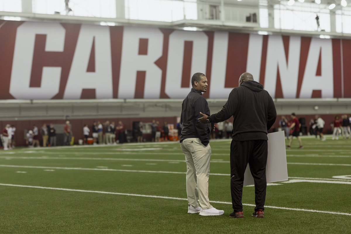 The Q-zip was looking good at practice today, @CoachLParis!