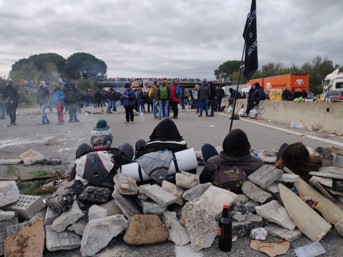 Qui són els nous exiliats pel cas Tsunami i per quins fets se'ls acusa de terrorisme ccma.cat/324/els-nous-e…