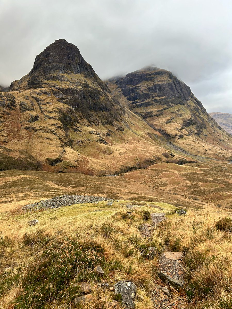 The Three Sisters of Glen Coe 🤩 I picked this day to visit the area as the weather wasn't particularly favourable..the usual rain, wind and low clouds, but I think this added to the atmosphere, making the scenery quite dramatic, and IMO extra beautiful. #mountains #landscape