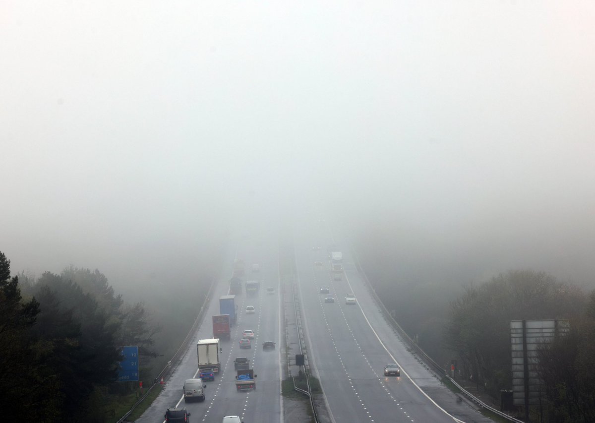 Foggy #weather on the M4 motorway at Sarn, #Bridgend this morning. #Wales 🏴󠁧󠁢󠁷󠁬󠁳󠁿