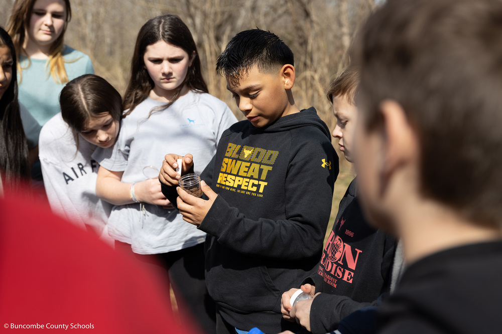 Exploring Nature and Science at Enka Intermediate buncombeschools.org/article/154716…