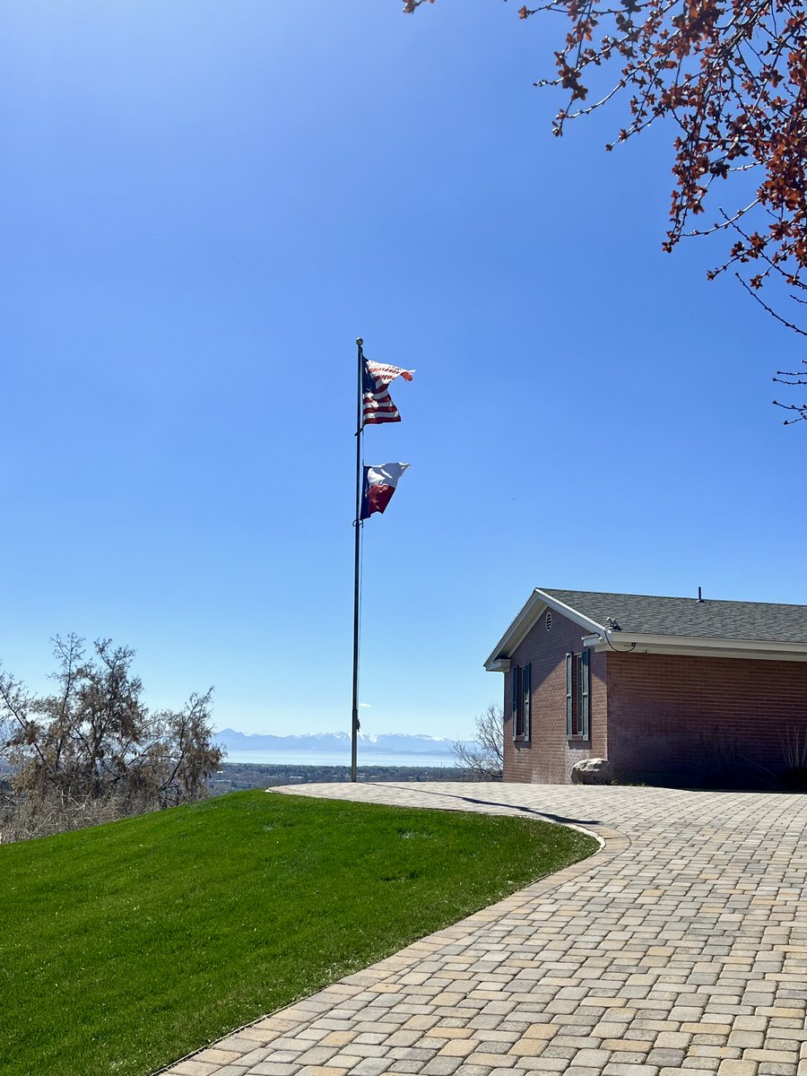 CoachKaterina's tweet photo. π€ Good morning as we look over to Utah Lake from the side of this house...
what a view they have! π
.
.
#MovetoUtah #UtahHomesForSale #IndianHills https://t.co/kgsOs3ObsB