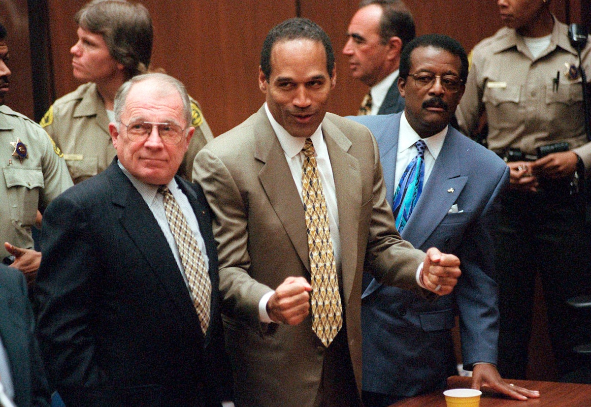 O.J. Simpson, former NFL star and actor accused of killing ex-wife, dies of cancer at 76 wapo.st/3vPk4hy