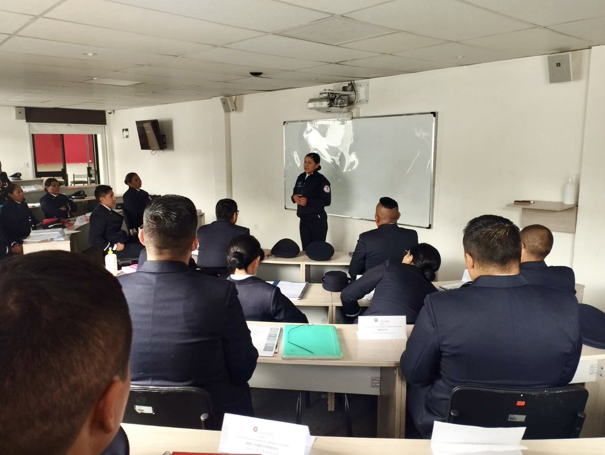ECardenasVarela's tweet photo. Como parte de la preparación permanente, nuestro personal realizó el "Curso de Rescate en Estructuras Colapsadas Nivel Liviano", lo que permite la búsqueda, localización y rescate de pacientes hallados superficialmente en estructuras colapsadas, ante emergencias de magnitud. https://t.co/noEnbM3VJw