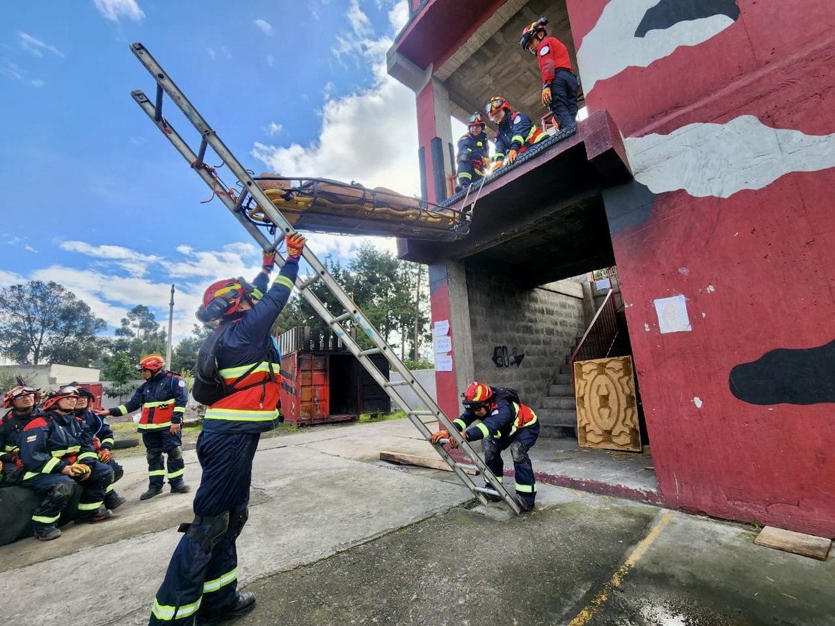 ECardenasVarela's tweet photo. Como parte de la preparación permanente, nuestro personal realizó el "Curso de Rescate en Estructuras Colapsadas Nivel Liviano", lo que permite la búsqueda, localización y rescate de pacientes hallados superficialmente en estructuras colapsadas, ante emergencias de magnitud. https://t.co/noEnbM3VJw