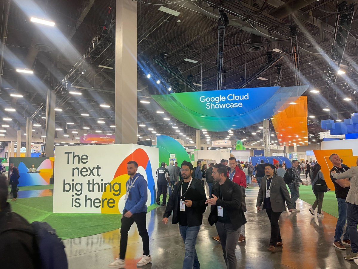 SonicLabs's tweet image. From Paris to Vegas! ✈️

With CEO @MichaelFKong at Paris Blockchain Week, our lead BD @SjHarcourt went to Sin City to talk #AI with our friends at @GoogleCloud Next 2024.

Check out some of his pictures 📸