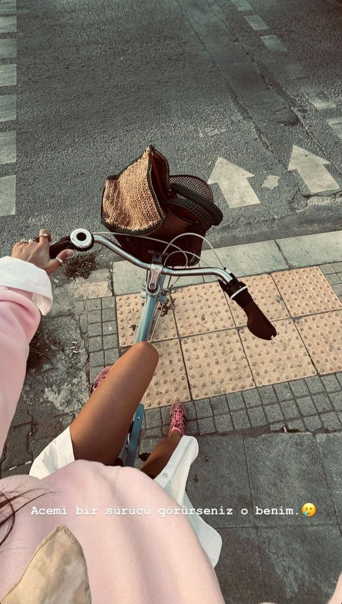 Entrariam na frente dessa bike? 😂 | 'Se você ver uma motorista novata, sou eu. 🥲' 📲 • #HafsanurSancaktutan via IG Stories