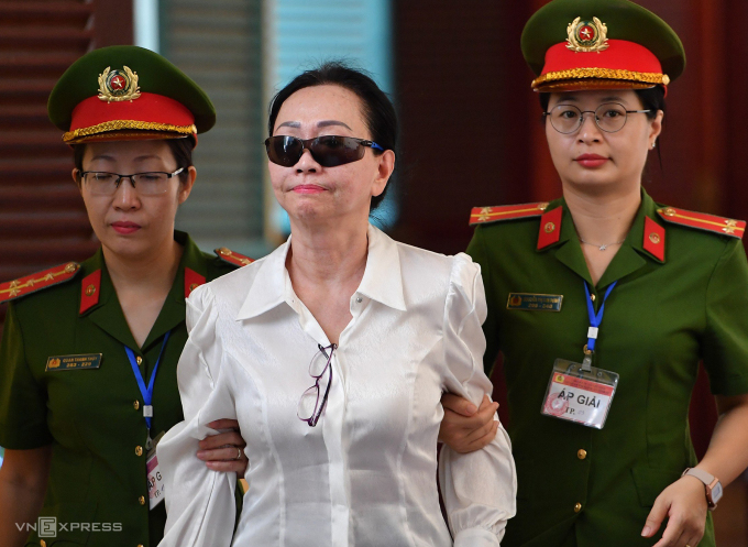 [ 🇻🇳 VIETNAM ] 🔸 La milliardaire vietnamienne Truong My Lan, accusée de détournement de fonds à hauteur de 25 milliards d'euros, soit l'équivalent de 6% du PIB vietnamien, a été condamnée à mort.