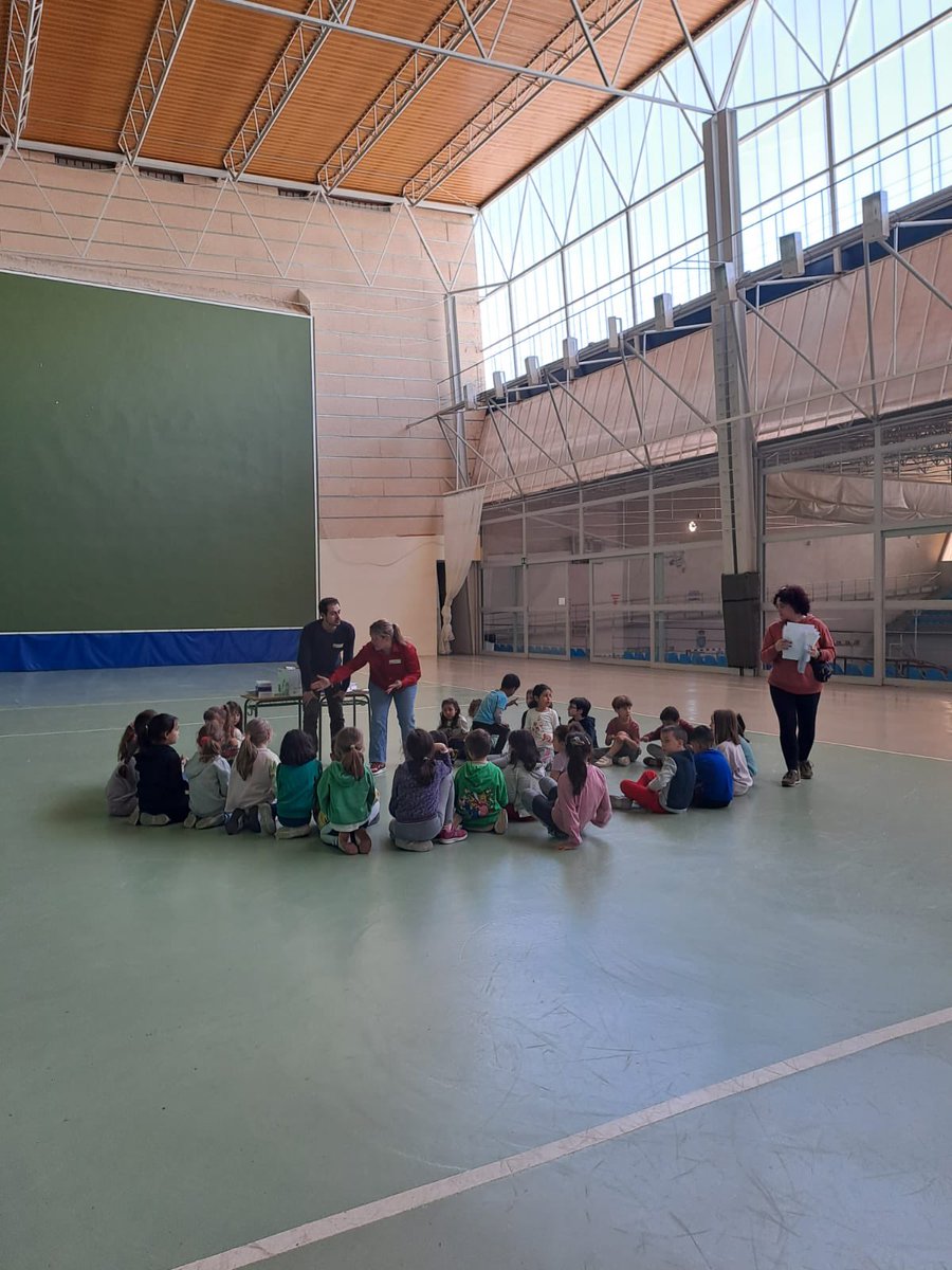 Today, scientists from INCYL visited Ciudad Rodrigo as part of the #12MesesCuidandoT program in collaboration with @innovacionIBSAL ! 🏞️ @CFIE_CR explored the fascinating world of the brain, delving into senses like taste and smell, and examining brains from different beings. 🧠