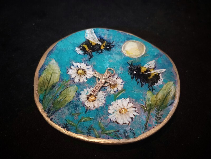 Bees in Daisies Trinket Dish tuppu.net/6eb9e708 #Ecwid #ElizabethShewanTheArtistandClairvoyant