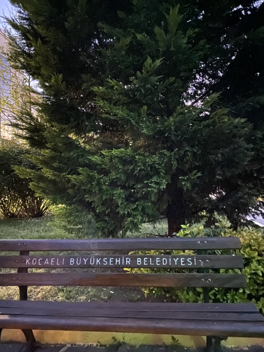 “Bir gün karşılaşırız 
Bir gün, bir yarım akşam.”