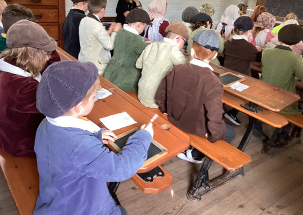 primary_meadows's tweet photo. Kingfisher Class have had a fantastic time at Blists Hill Victorian Town, especially experiencing the school room! We enjoyed visiting the shops and seeing traditional crafts. https://t.co/DvH1sPJVr5