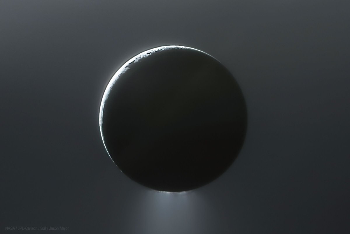 #PPOD: Dark Moon, Bright Spray

Saturn's moon Enceladus was caught spraying icy vapor into space from its south pole. Image taken by NASA's @CassiniSaturn spacecraft on May 2, 2012. 

Credit: @NASA @NASAJPL @Caltech @spacescienceins CICLOPS @JPMajor