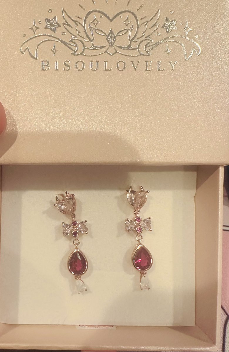 Forgot to share, but check out these @bisoulovely earrings!! I got the @ironmouse earrings!! And I am totally in love!!!! I can’t wait to wear them!!