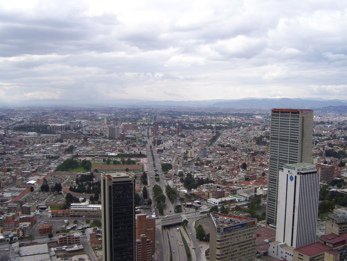 🔴 #ColombiaAlAire | Ante el inicio del racionamiento en #Bogotá, el presidente @PetroGustavo reiteró que su gobierno priorizará las políticas públicas alrededor del agua, para garantizar el futuro de las nuevas generaciones. 📻👉bit.ly/2OHd9xB