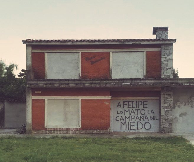 AlfTuitea's tweet photo. Es preocupante la campaña de odio que están agitando contra los que hacen graffitis.

Miren que hay mucho loquito suelto con tenencia de armas...

Está película ya la vimos y terminó con un pibe muerto. https://t.co/xULaRWz3qM