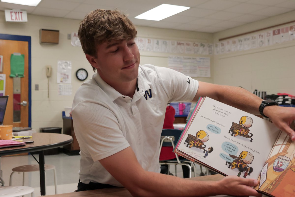 The golf teams spent time reading to second graders at Wingate Elementary this morning as part of One Day, One Dog! . #ODOD #WingateUniv #LabOfDifferenceMaking #OneDog #WingateNation