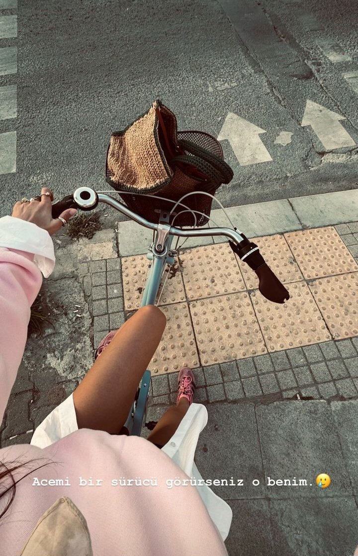 Sta imparando ad andare in bici 🤭 #HafsanurSancaktutan