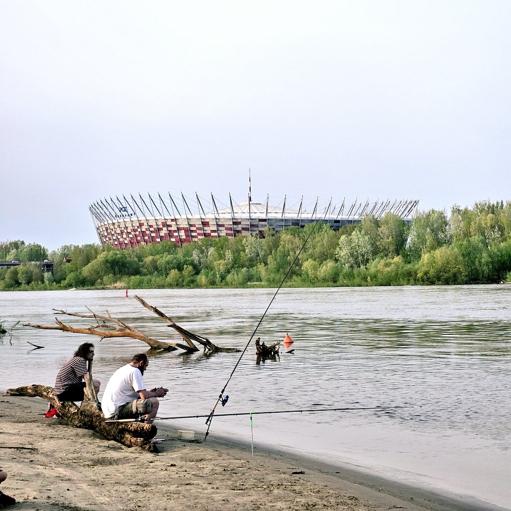 Chilling by the river in Warsaw 🐟 
#DiscoverWarsaw