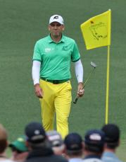 Sergio looks like he's been sponsored by @BenAndJerrys who mistook his name and dressed him in a Cherry Garcia ice cream outfit #themasters
