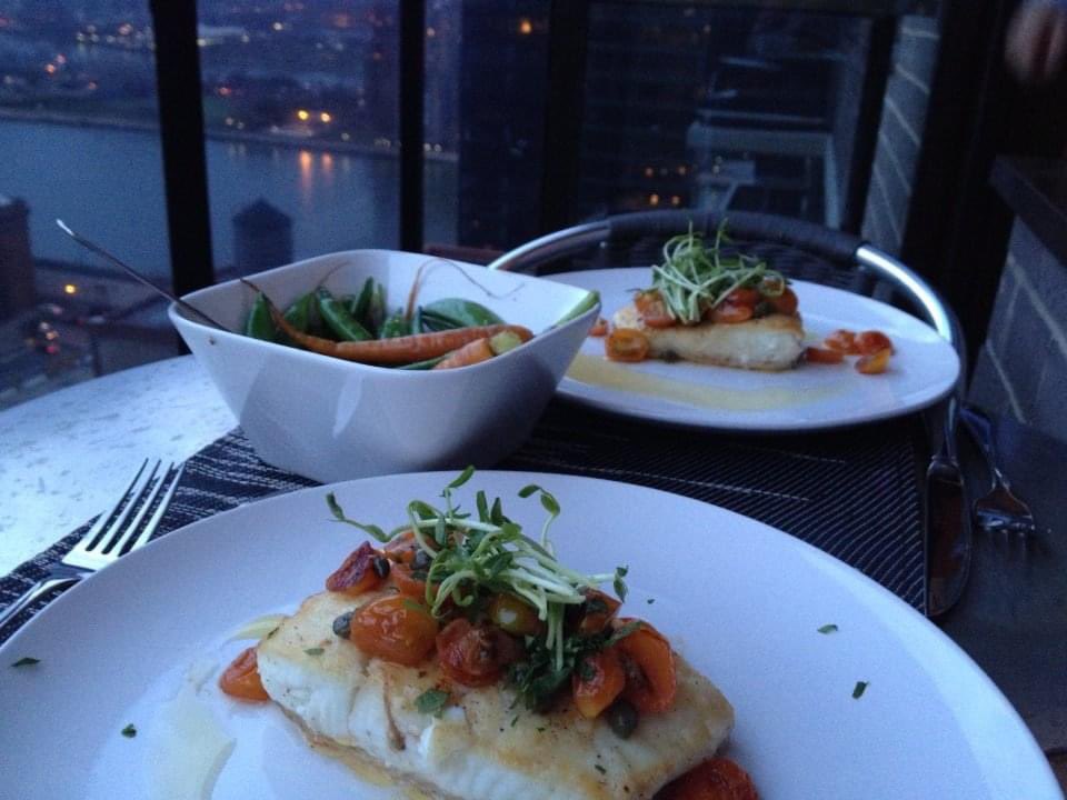 #NM is a special place of unending beauty, but there is one thing I miss - fresh off the boat seafood.
My #NYC balcony 10 yrs ago - and yes, I shucked and prepared dinner 😊#BonAppétit