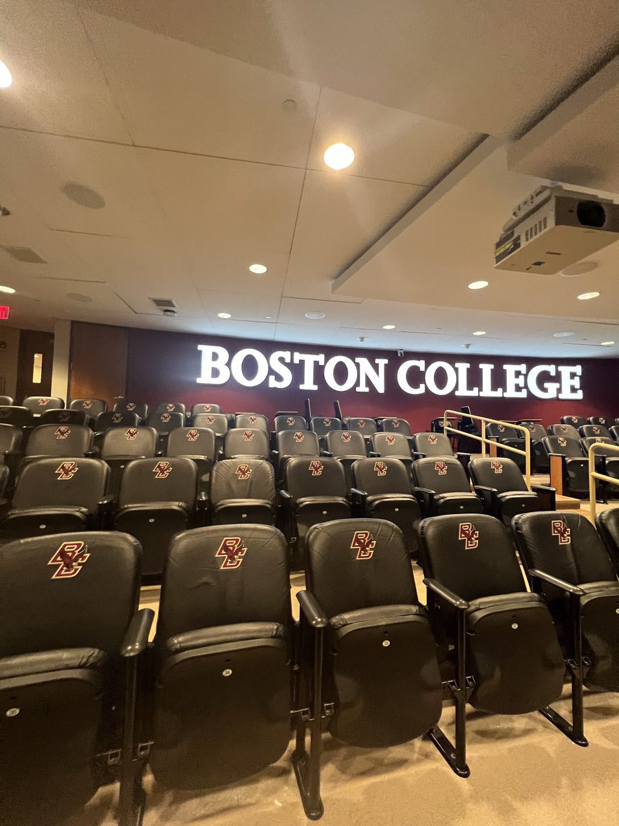 Great time at Boston college, very appreciative for the insight !! @Coach_JDiBiaso @WillBlackmon @CoachB212 @CoachSHuggins @Coach_Sets @CoachDunbar_