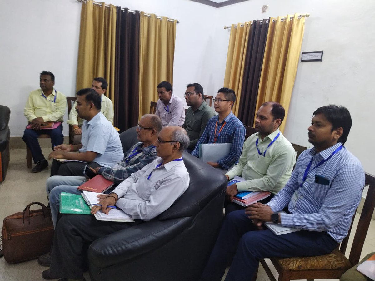 dmpurnea's tweet photo. Mr. Sarvan Ram IRS, (C &amp; C E)
व्यय प्रेक्षक,12 पूर्णिया पीसी की अध्यक्षता में जिला अतिथि गृह पूर्णिया में व्यय अनुश्रवण कोषांग, एमसीएमसी कोषांग, वीएसटी, एकाउंटिंग टीम, एस एस टी,एफ एस टी, के नोडल पदाधिकारी एवं संबंधित पदाधिकारियों के साथ समीक्षा बैठ आहूत की गई। https://t.co/SGS9hsDdUy